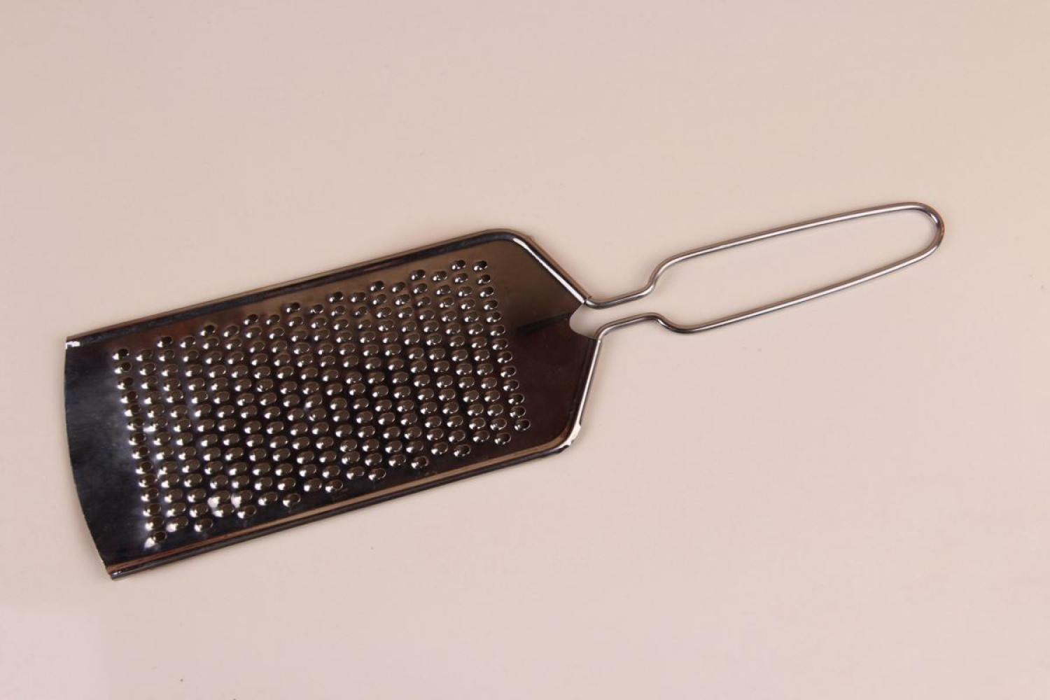 Терка плоская из нержавеющей стали 14х7 см