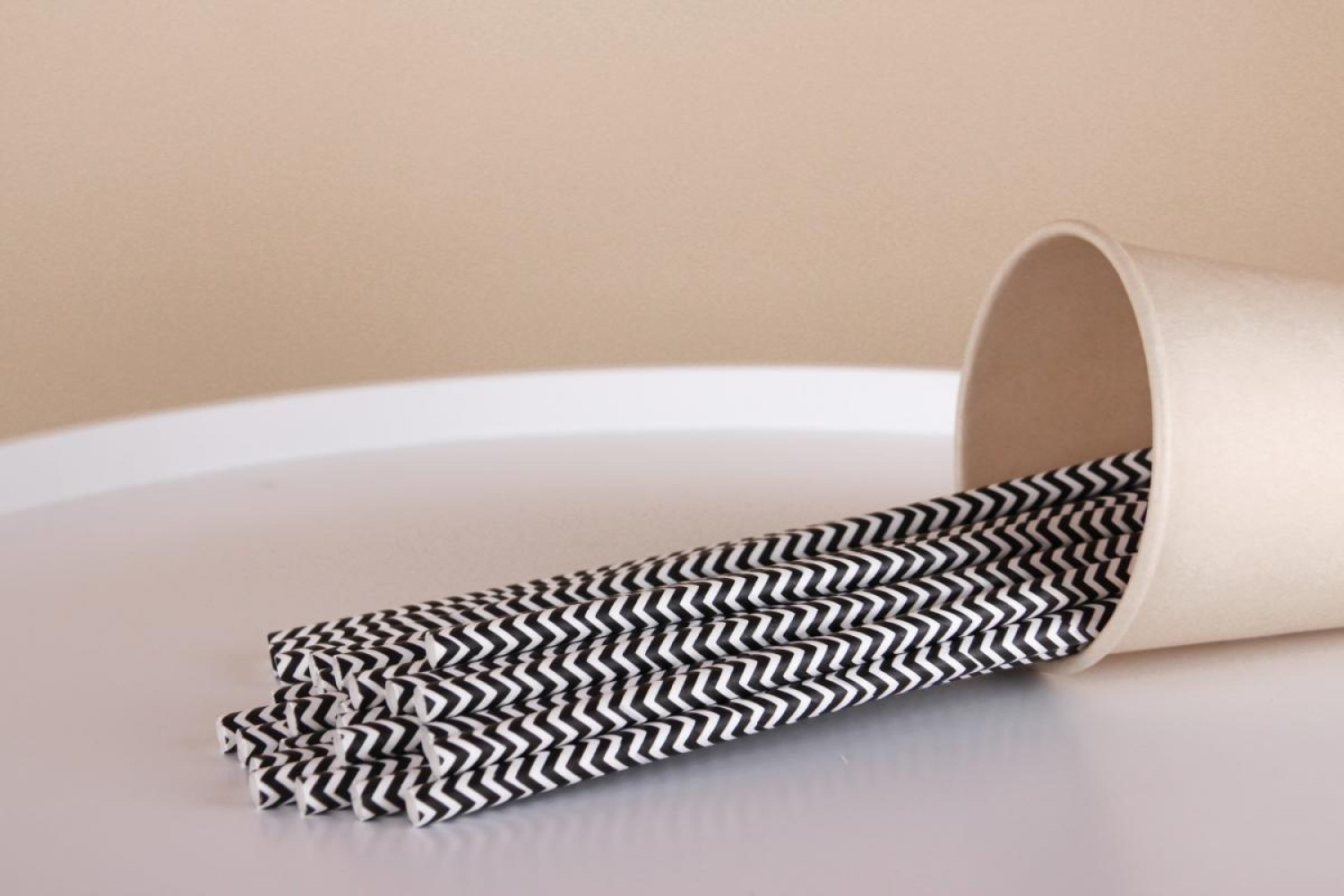 Трубочка бумажная прямая Зигзаг бело-черная 200 мм d=6 мм 25 шт/уп