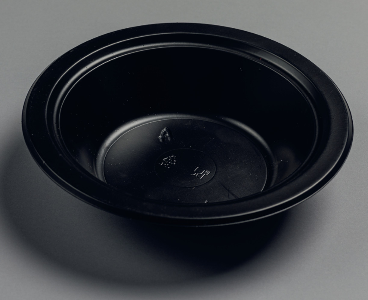 Тарелка глубокая пластиковая круглая Premium черная 350 мл 50 шт/уп