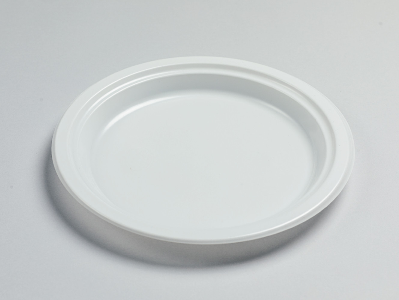 Тарелка столовая пластиковая круглая Premium белая 220 мм 50 шт/уп